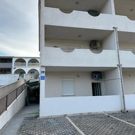 Mandic Apartment *